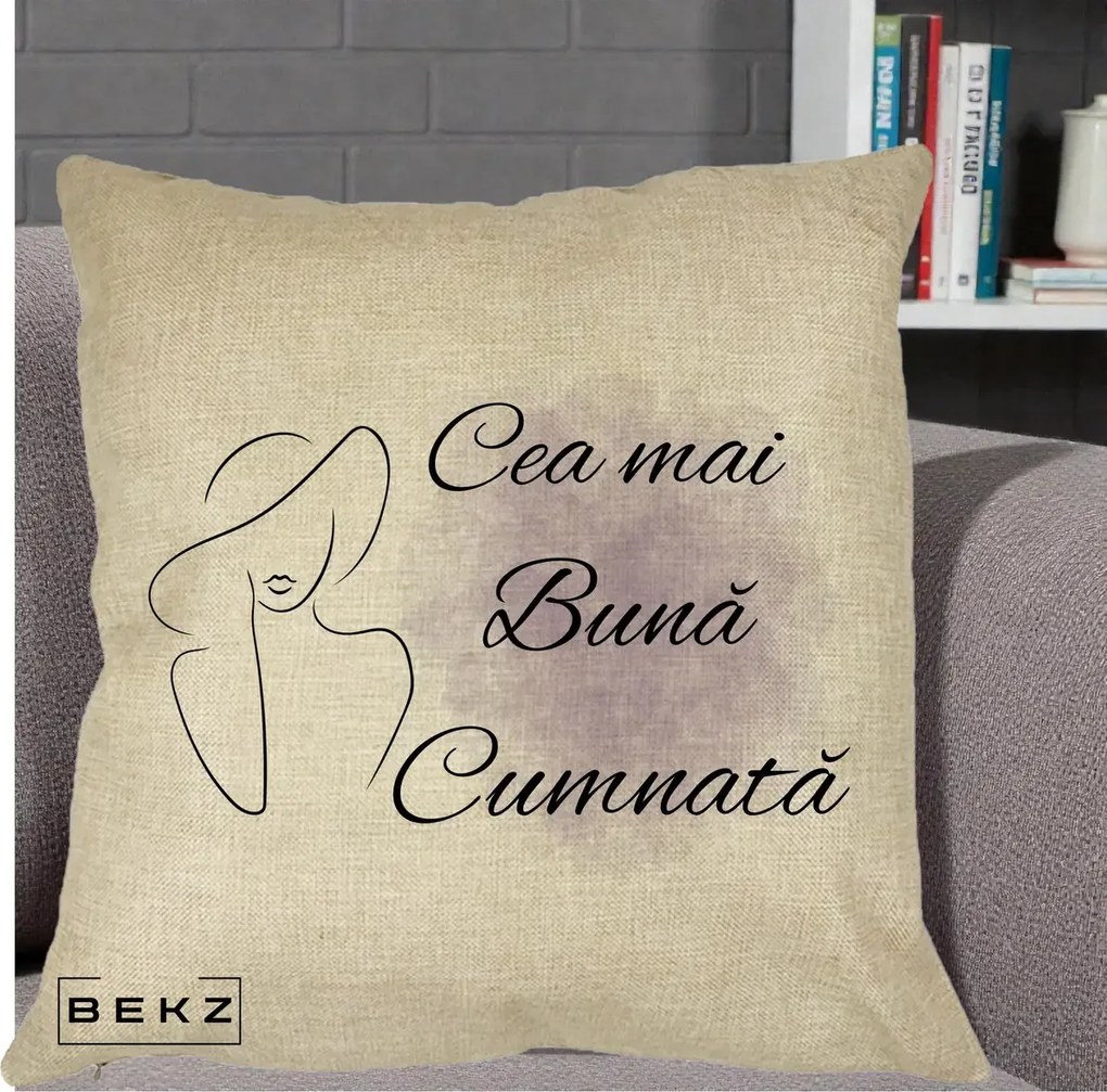 Cadou pentru Cumnata - Perna Personalizata Cea mai Buna Cumnata cu Silueta Dama si Pete Violet, 40x40 cm, Crem, Husa Detasabila, Perna Inclusa, BEKZ®