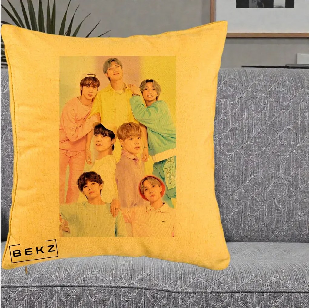 Perna Personalizata K-pop BTS Foto Grup Pastel Colorat cu 7 Membrii, 40x40 cm, Galben, Husa Detasabila, Perna Inclusa, BEKZ®