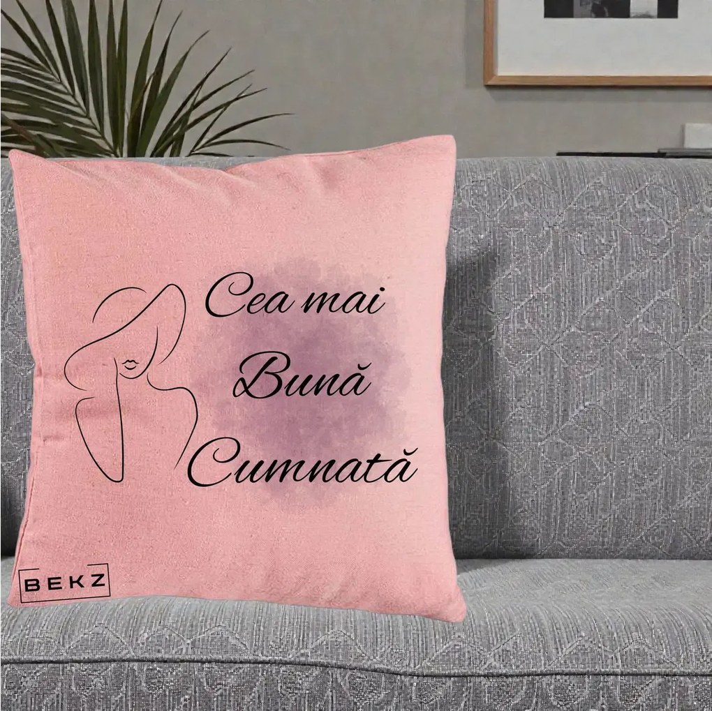 Cadou pentru Cumnata - Perna Personalizata Cea mai Buna Cumnata cu Silueta Dama si Pete Violet, 40x40 cm, Roz, Husa Detasabila, Perna Inclusa, BEKZ®