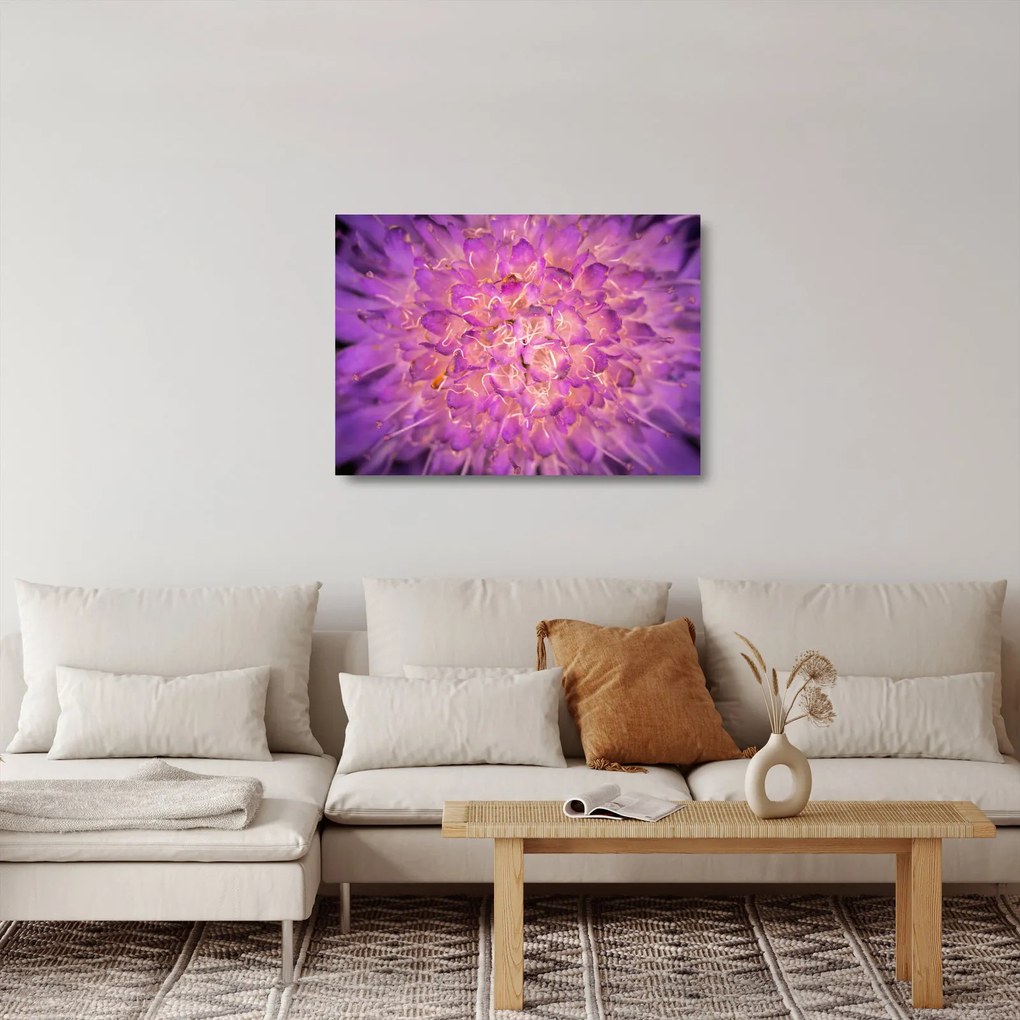 Tablou pe sticlă detailat cu floare (70x50 cm)