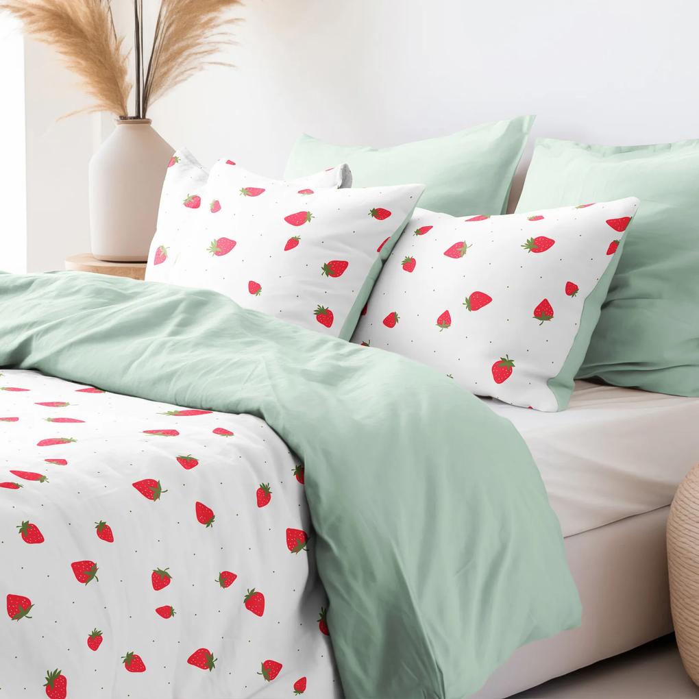 Goldea lenjerie de pat din 100% bumbac duo - căpșuni proaspete cu mentă deschisă 200 x 200 și 2buc 50 x 70 cm (din două bucăți, cusătură pe mijloc)