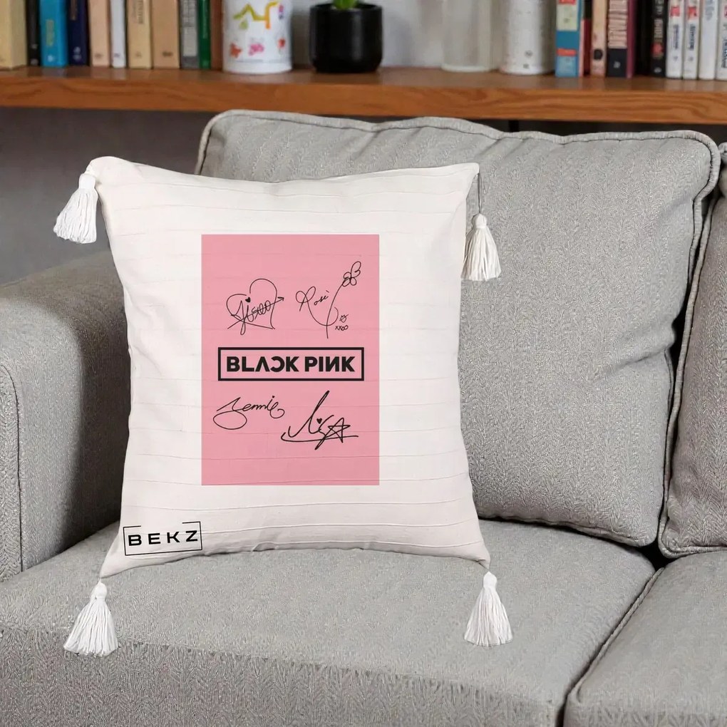 Perna Personalizata K-pop BLACKPINK Semnaturi Roz, 40x40 cm, Bej cu Franjuri, Husa Detasabila, Perna Inclusa, BEKZ®