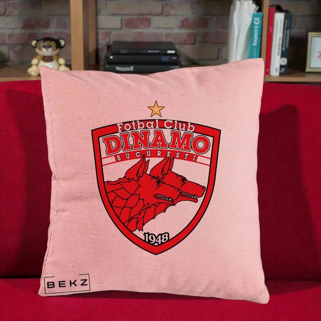 Perna Personalizata FC Dinamo Bucuresti 1948 Fotbal, 40x40 cm, Roz, Husa Detasabila, Perna Inclusa, BEKZ®