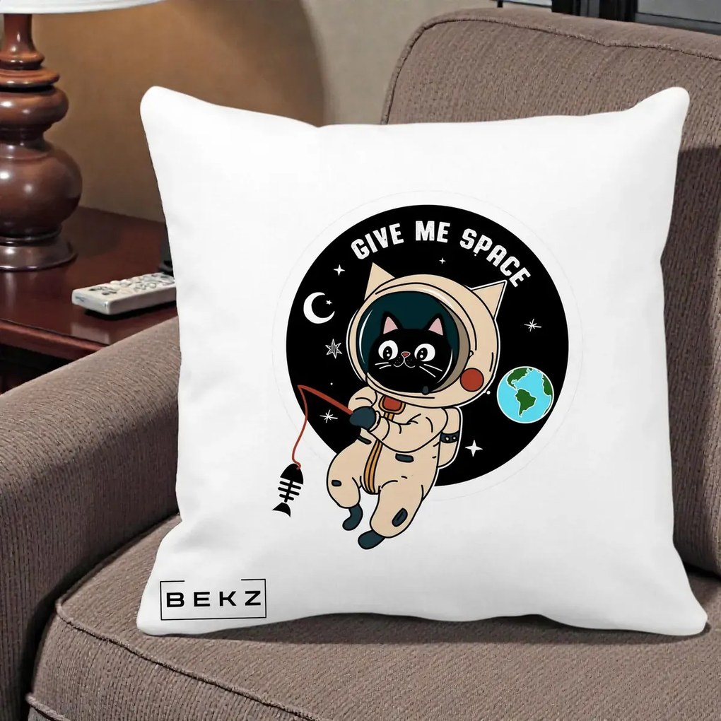 Perna Decorativa Give Me Space Pisica Astronaut, 40x40 cm, Alba Mata, Husa Detasabila, Perna Inclusa, BEKZ®