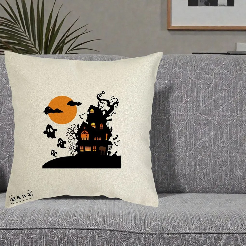 Perna Decorativa Halloween Casa Bantuita cu Fantome, 40x40 cm, Ecru, Husa Detasabila, Perna Inclusa, BEKZ®