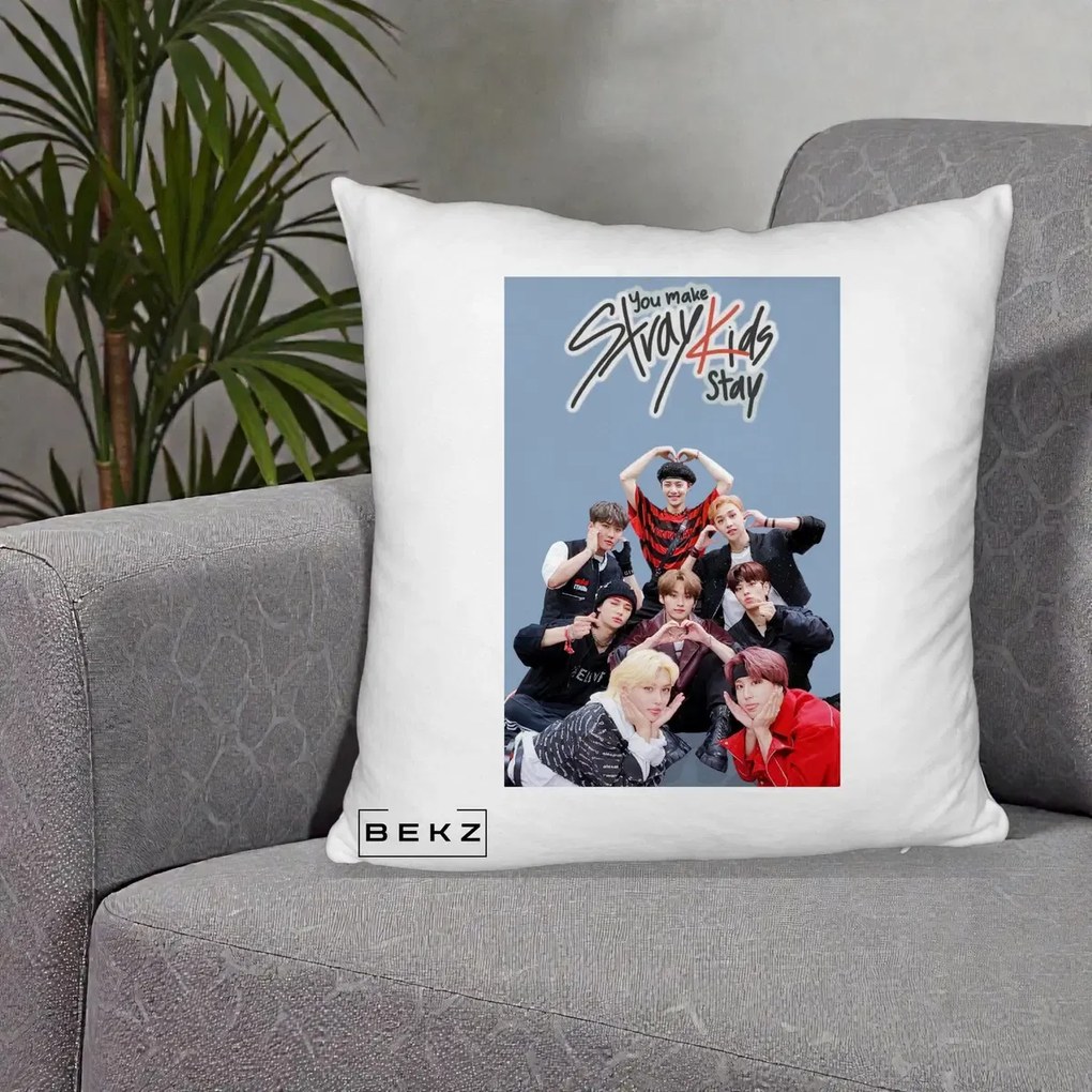 Perna Personalizata K-pop Stray Kids You Make Stray Kids Stay cu Foto Grup, 40x40 cm, Alb Pufos, Husa Detasabila, Perna Inclusa, BEKZ®