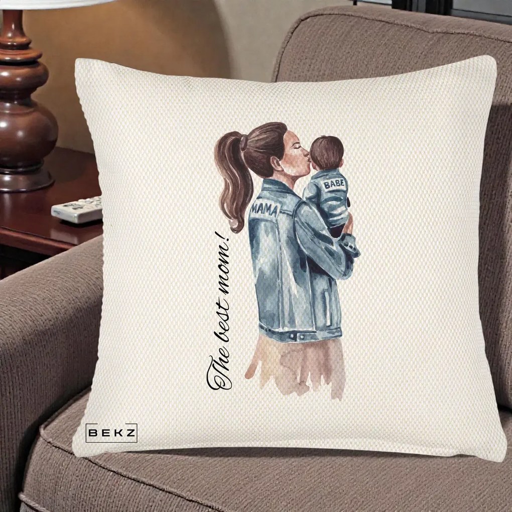 Cadou pentru Mama - Perna Personalizata The Best Mom Jachete, 40x40 cm, Crem Reliefat, Husa Detasabila, Perna Inclusa, BEKZ®
