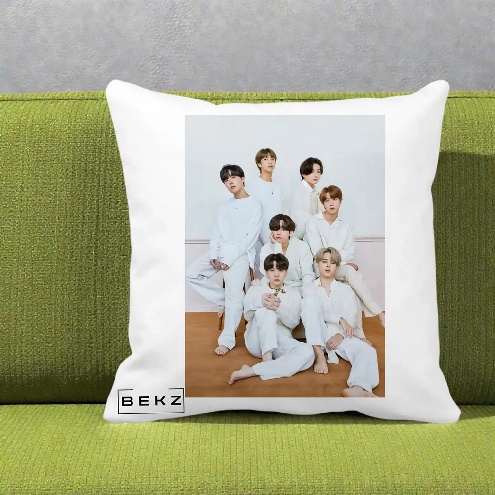 Perna Personalizata K-pop BTS Foto Grup All-White Elegant, 40x40 cm, Alba Mata, Husa Detasabila, Perna Inclusa, BEKZ®