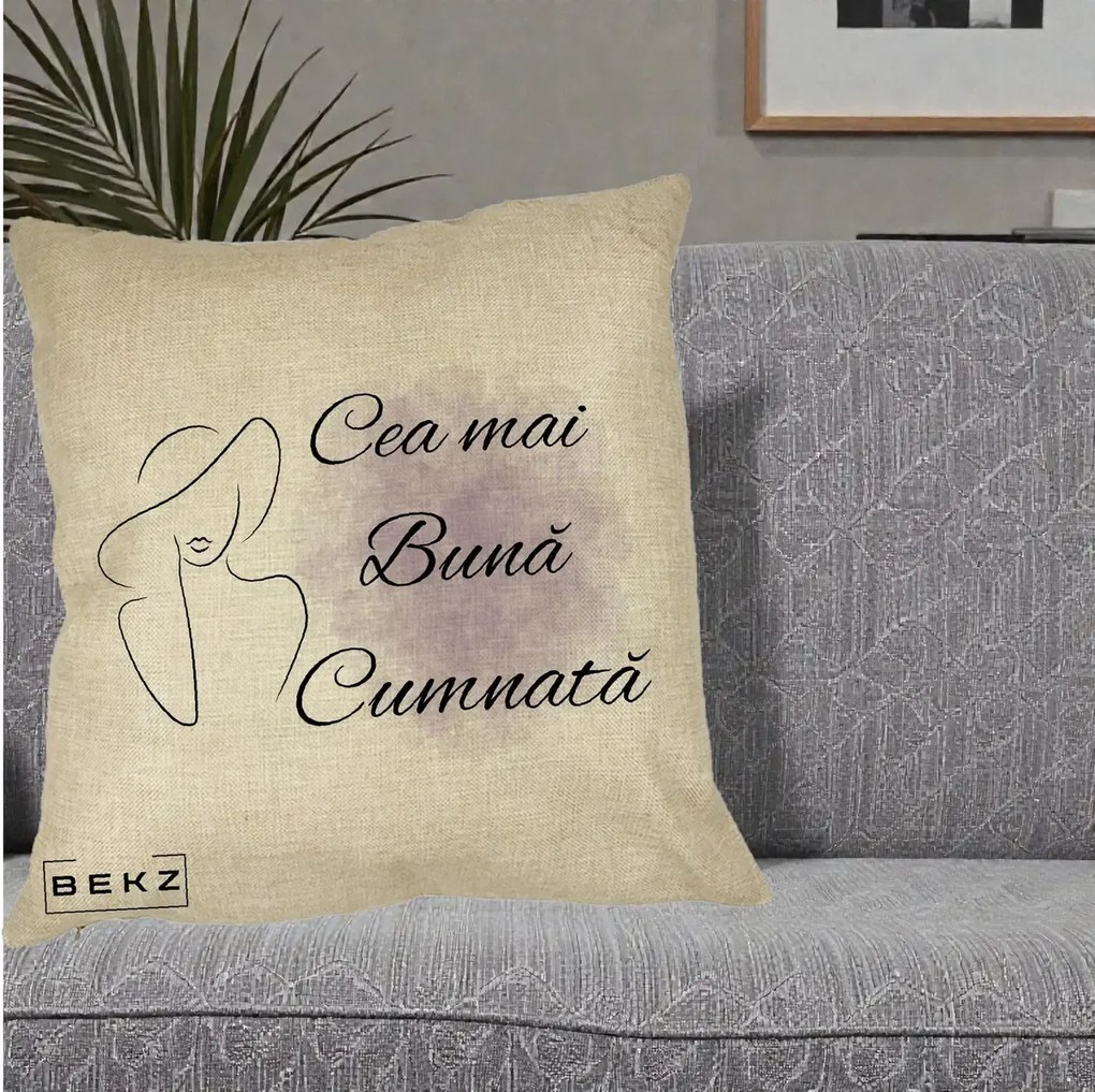 Cadou pentru Cumnata - Perna Personalizata Cea mai Buna Cumnata cu Silueta Dama si Pete Violet, 40x40 cm, Crem, Husa Detasabila, Perna Inclusa, BEKZ®