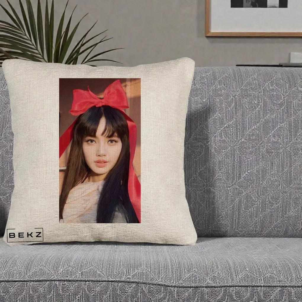 Perna Personalizata K-pop BLACKPINK Rose cu Funda Rosie, 40x40 cm, Bej Canapea, Husa Detasabila, Perna Inclusa, BEKZ®