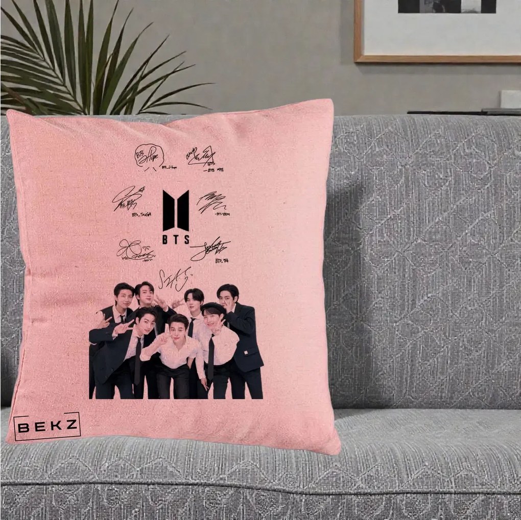 Perna Personalizata K-pop BTS Autografe Toti Membrii cu Fotografie, 40x40 cm, Roz, Husa Detasabila, Perna Inclusa, BEKZ®
