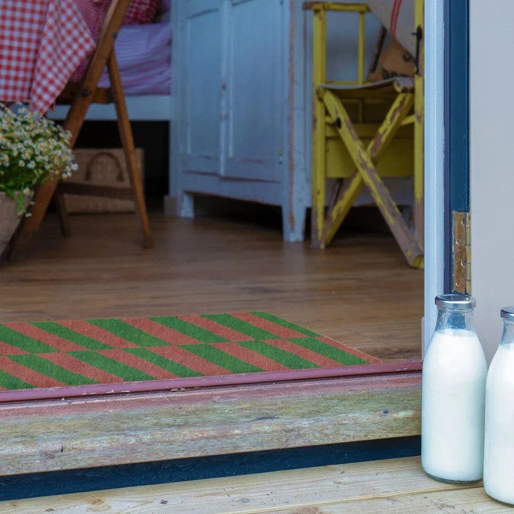 Covoraș de intrare din fibre de nucă de cocos 40x60 cm Pink &amp; Green Half Stripes – Artsy Doormats