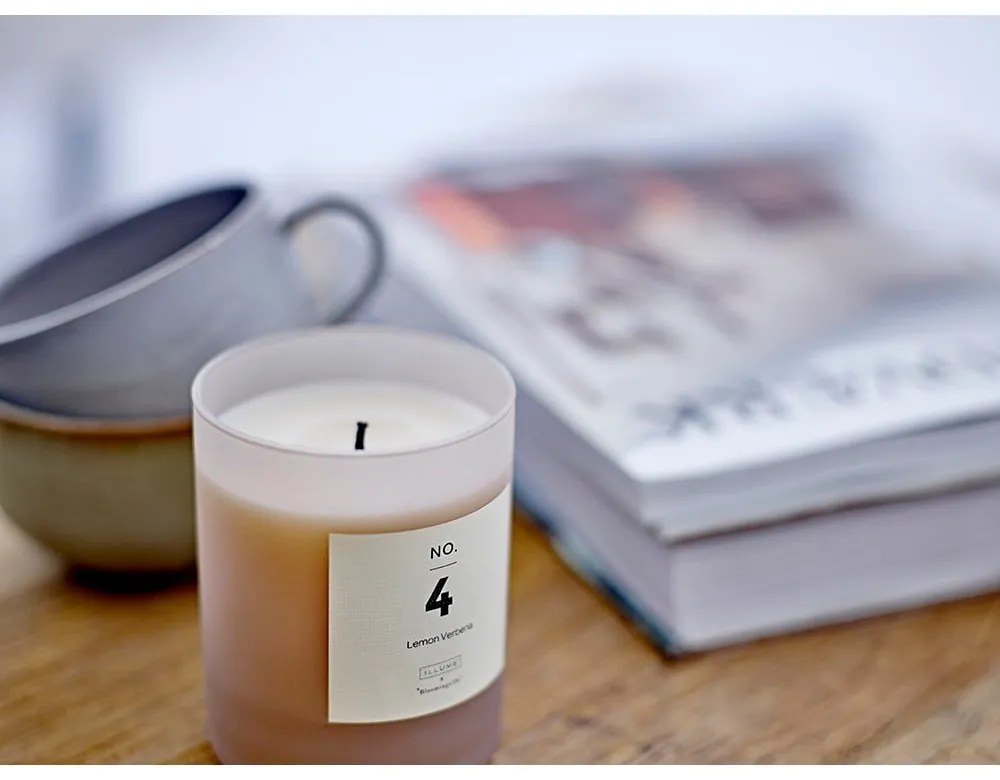 Lumânare parfumată timp de ardere 50 h No. 4 Lemon Verbena – ILLUME x Bloomingville