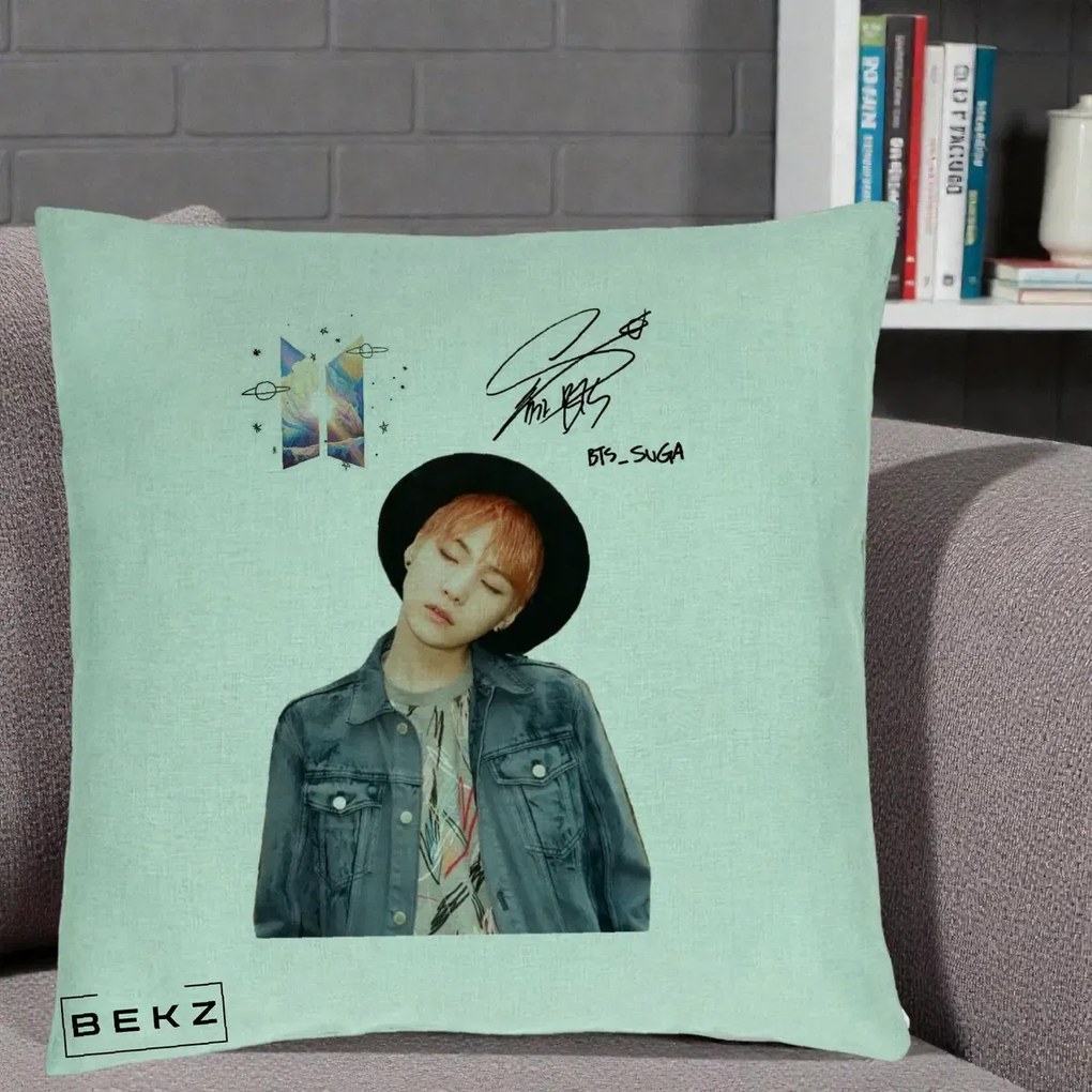 Perna Personalizata K-pop BTS Suga par Portocaliu Palarie Autograf, 40x40 cm, Verde Menta, Husa Detasabila, Perna Inclusa, BEKZ®