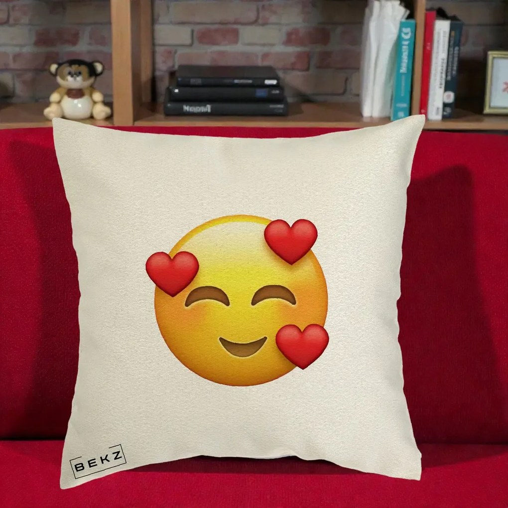 Perna Decorativa Emoji cu 3 Inimi, 40x40 cm, Ecru, Husa Detasabila, Perna Inclusa, BEKZ®