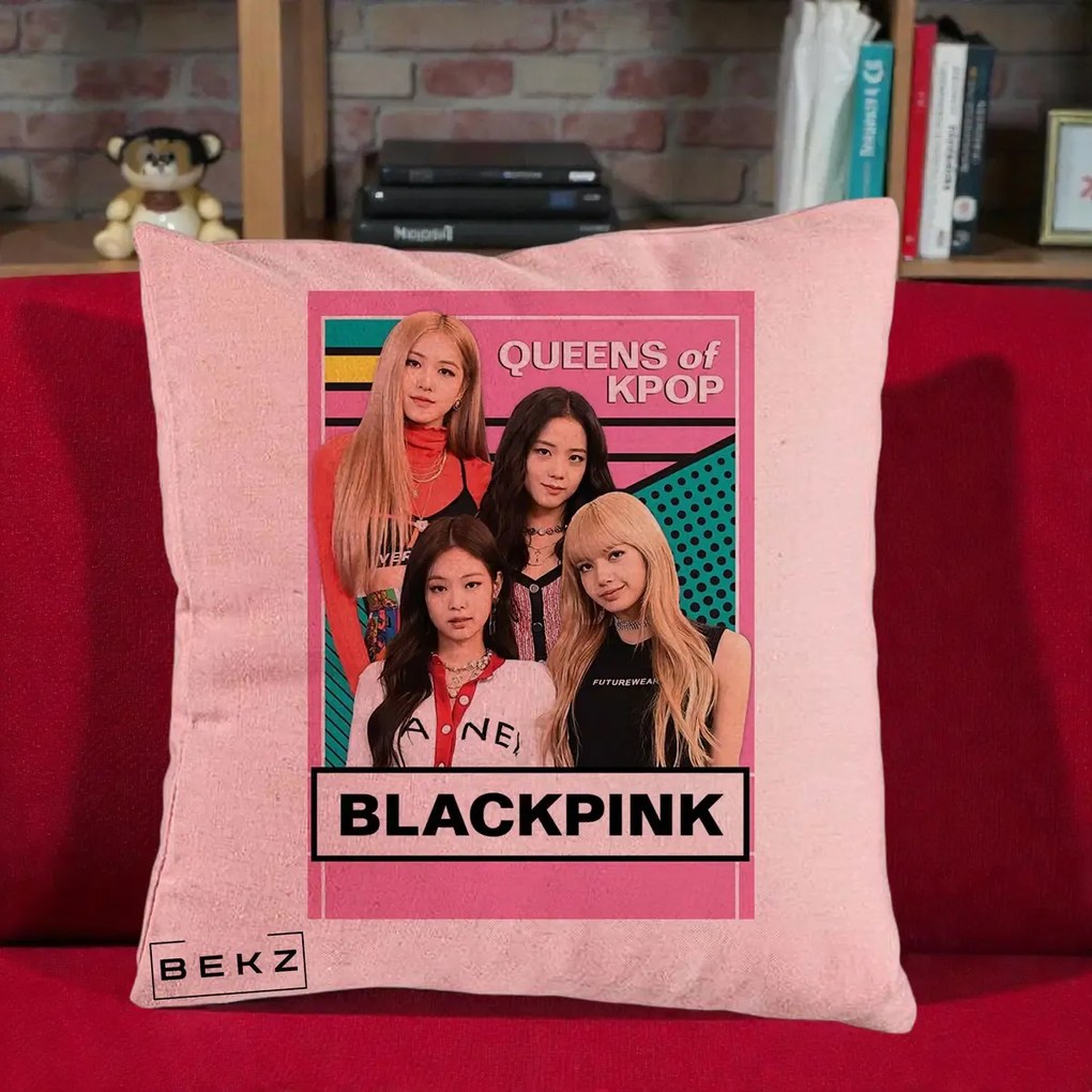 Perna Personalizata BLACKPINK Queens of Kpop, 40x40 cm, Roz, Husa Detasabila, Perna Inclusa, BEKZ®