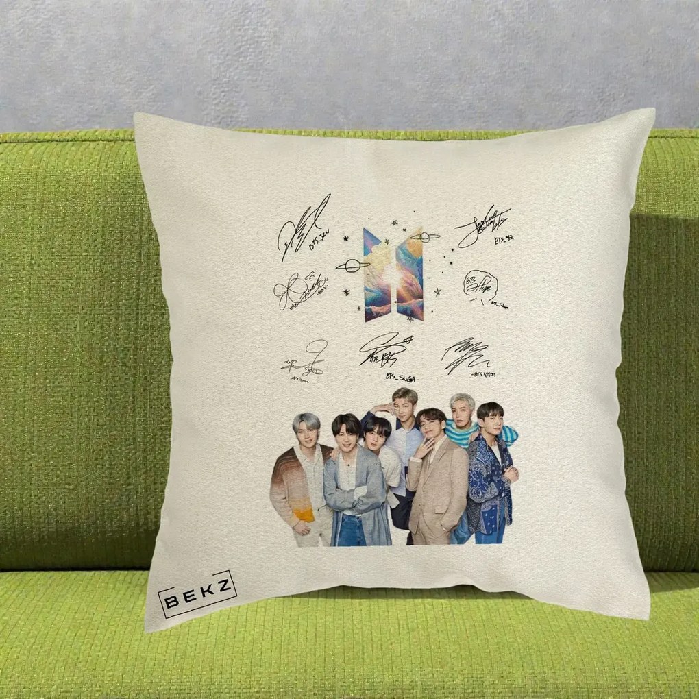 Perna Personalizata K-pop BTS Autografe Toti Membrii Fotografie, 40x40 cm, Ecru, Husa Detasabila, Perna Inclusa, BEKZ®