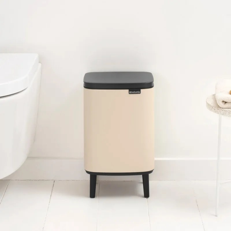 Cos de gunoi Brabantia Bo Small Hi 1010461, 7 l, Deschidere lina si silentioasa, Baza antiderapanta, bej
