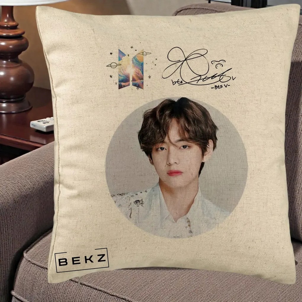 Perna Personalizata K-pop BTS V Taehyung Portret Cerc Autograf, 40x40 cm, Bej, Husa Detasabila, Perna Inclusa, BEKZ®