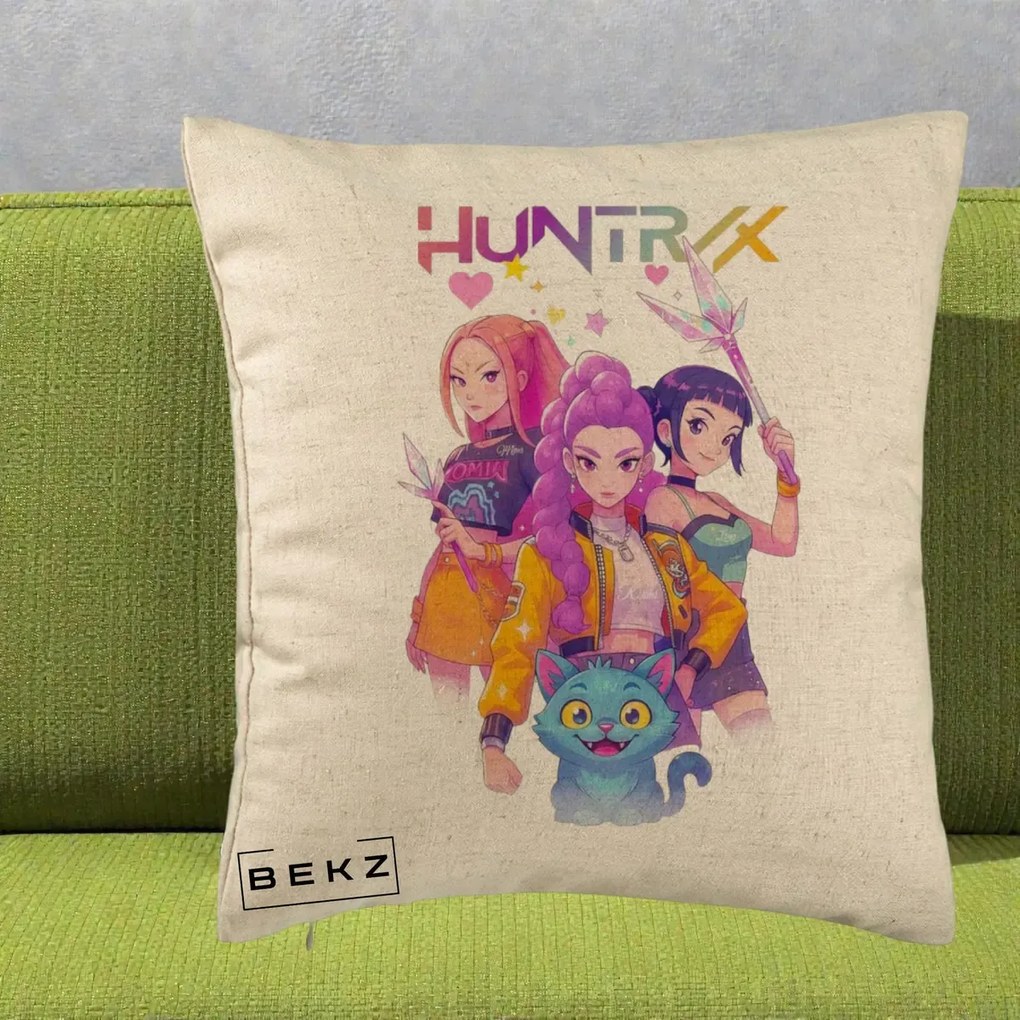 Perna Personalizata K-pop HUNTRX Trio Foto cu Pisica, 40x40 cm, Bej, Husa Detasabila, Perna Inclusa, BEKZ®