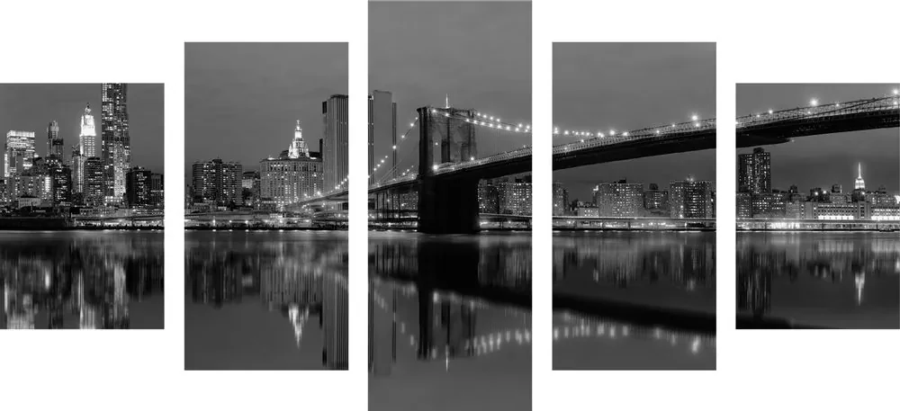Tablou 5-piese reflexie Manhattanului în apă în design alb-negru