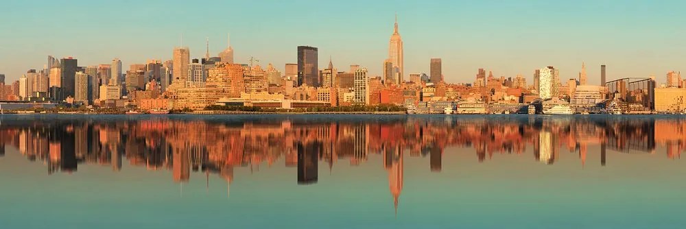 Tablou fascinantul New York reflectat în apă
