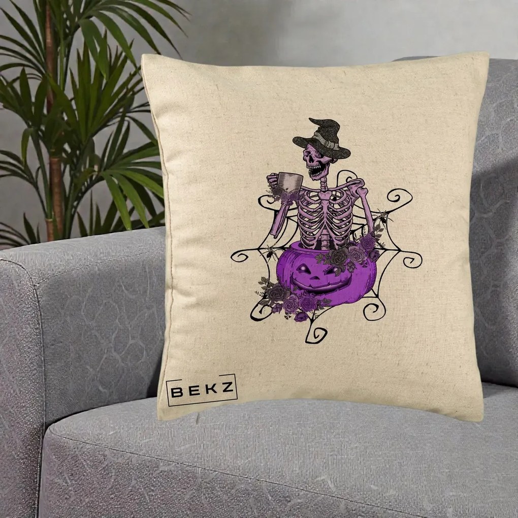 Perna Decorativa Schelet Vrajitor cu Dovleac Violet Halloween, 40x40 cm, Bej, Husa Detasabila, Perna Inclusa, BEKZ®