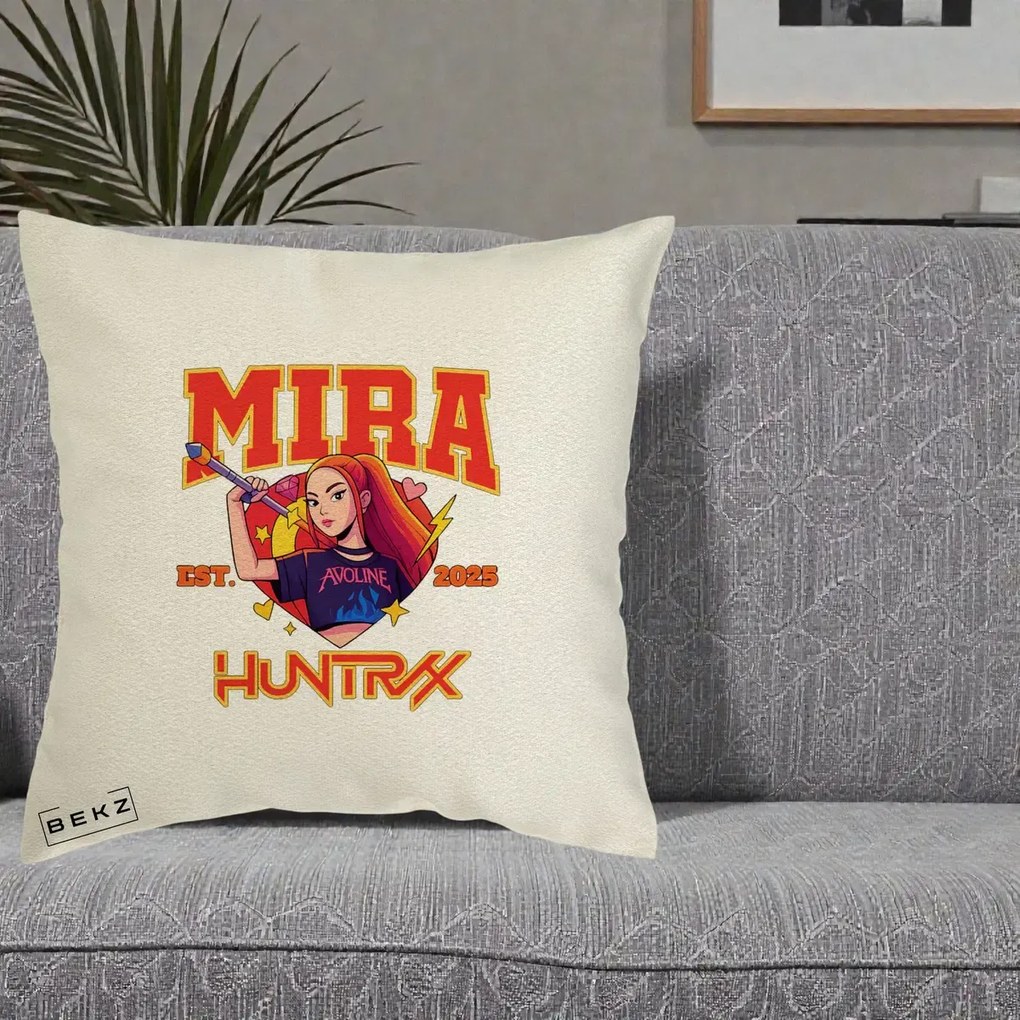 Perna Personalizata K-pop HUNTRX Mira Personaj Avoline, 40x40 cm, Ecru, Husa Detasabila, Perna Inclusa, BEKZ®