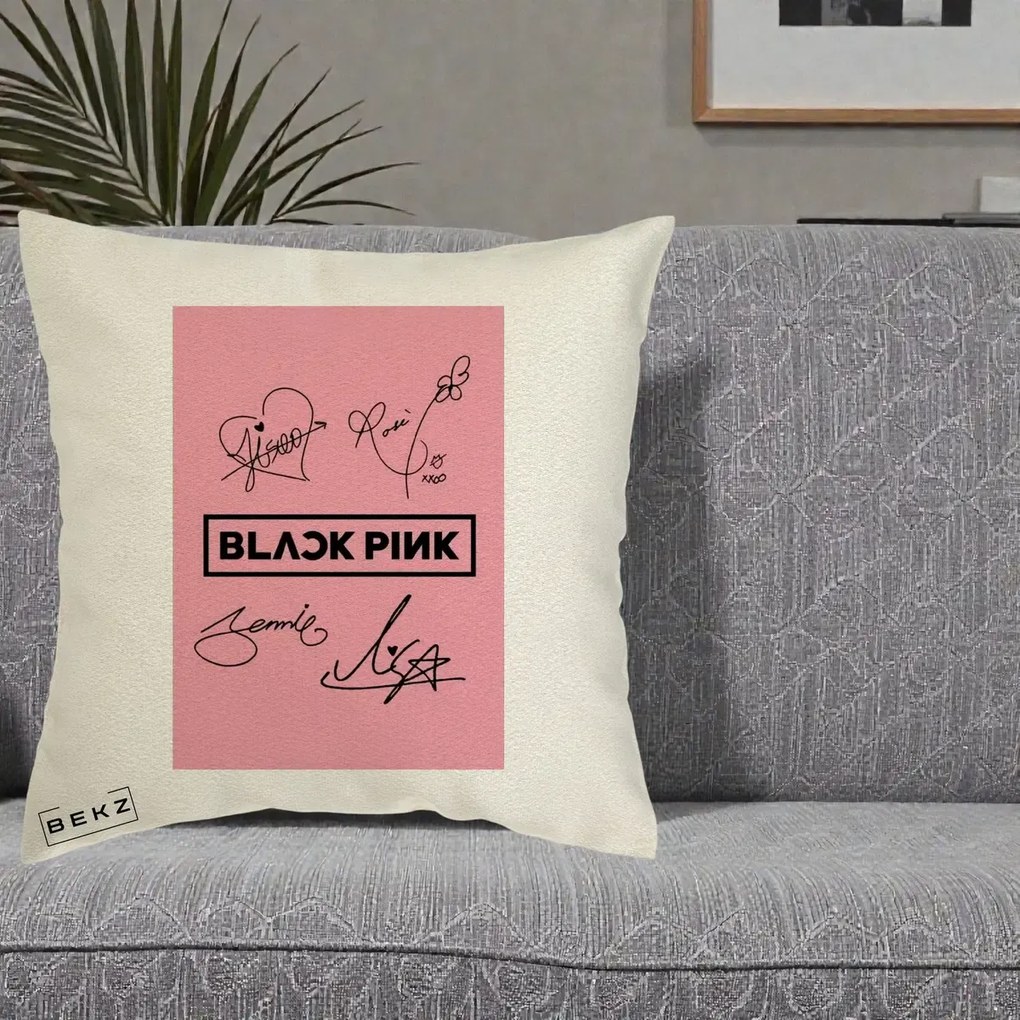 Perna Personalizata K-pop BLACKPINK Semnaturi Roz, 40x40 cm, Ecru, Husa Detasabila, Perna Inclusa, BEKZ®