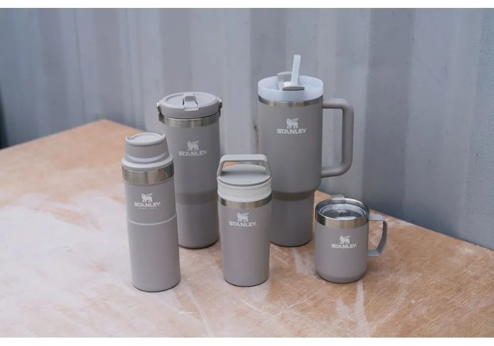 Termos gri deschis cu pai din oțel inoxidabil 1,18 l Quencher H2.0 FlowState Tumbler Ash – Stanley