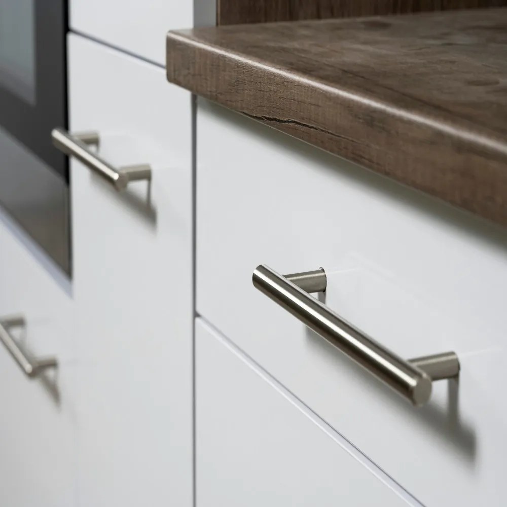 Mobilă de bucătărie Yorki 370, corp din stejar Yorki, cu față alb satinat