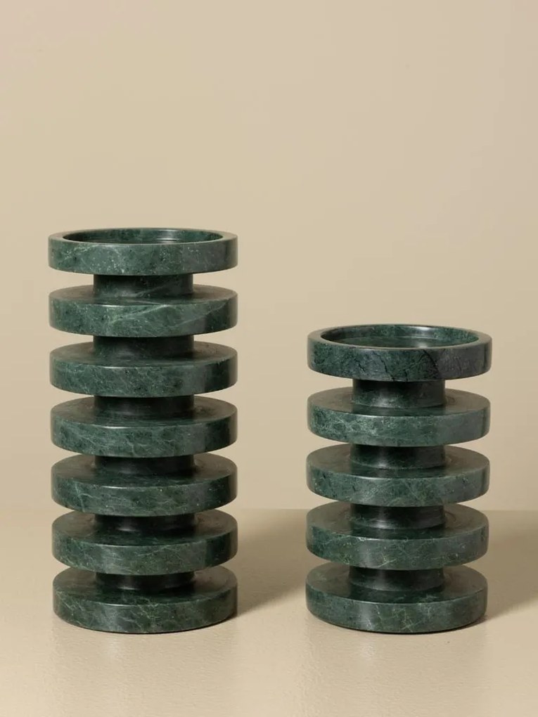 Sfeșnic din marmură verde cu textură naturală, discuri circulare suprapuse, finisaj glazurat, 20×10 cm, „Pilier"