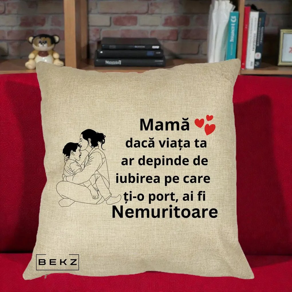 Cadou pentru Mama - Perna Personalizata Mama Nemuritoare Kawaii, 40x40 cm, Crem, Husa Detasabila, Perna Inclusa, BEKZ®