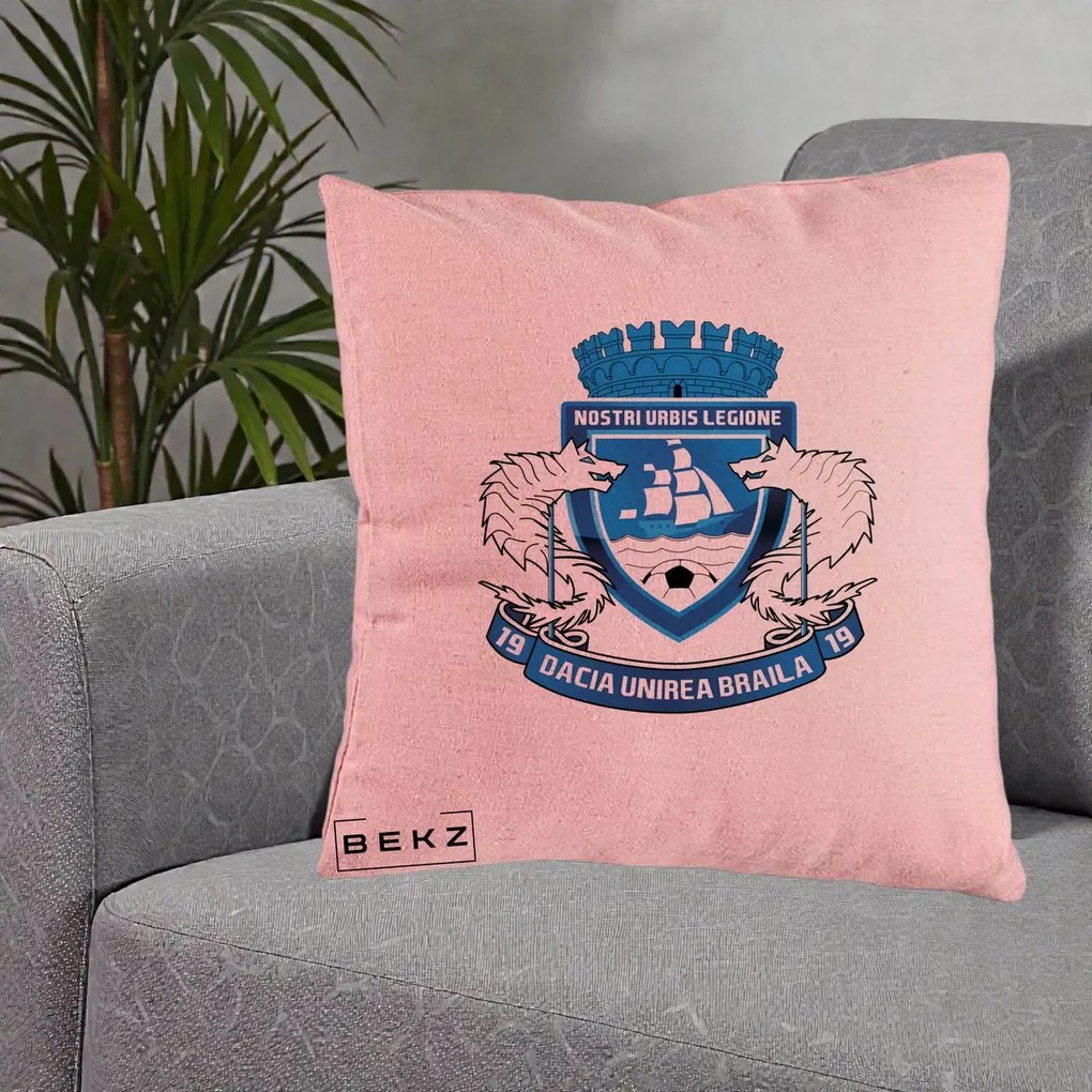 Perna Personalizata Dacia Unirea Braila 1919 Fotbal, 40x40 cm, Roz, Husa Detasabila, Perna Inclusa, BEKZ®