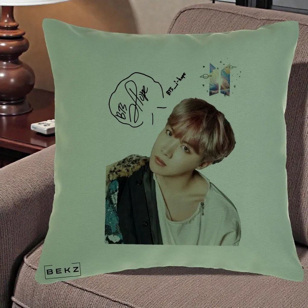 Perna Personalizata K-pop BTS J-Hope Par Roz Autograf, 40x40 cm, Verde, Husa Detasabila, Perna Inclusa, BEKZ®
