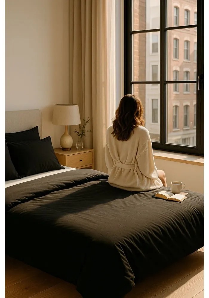 Lenjerie de pat neagră pentru pat dublu, extinsă cu cearceaf inclus, cu 4 piese 200x220 cm Classic – Mila Home