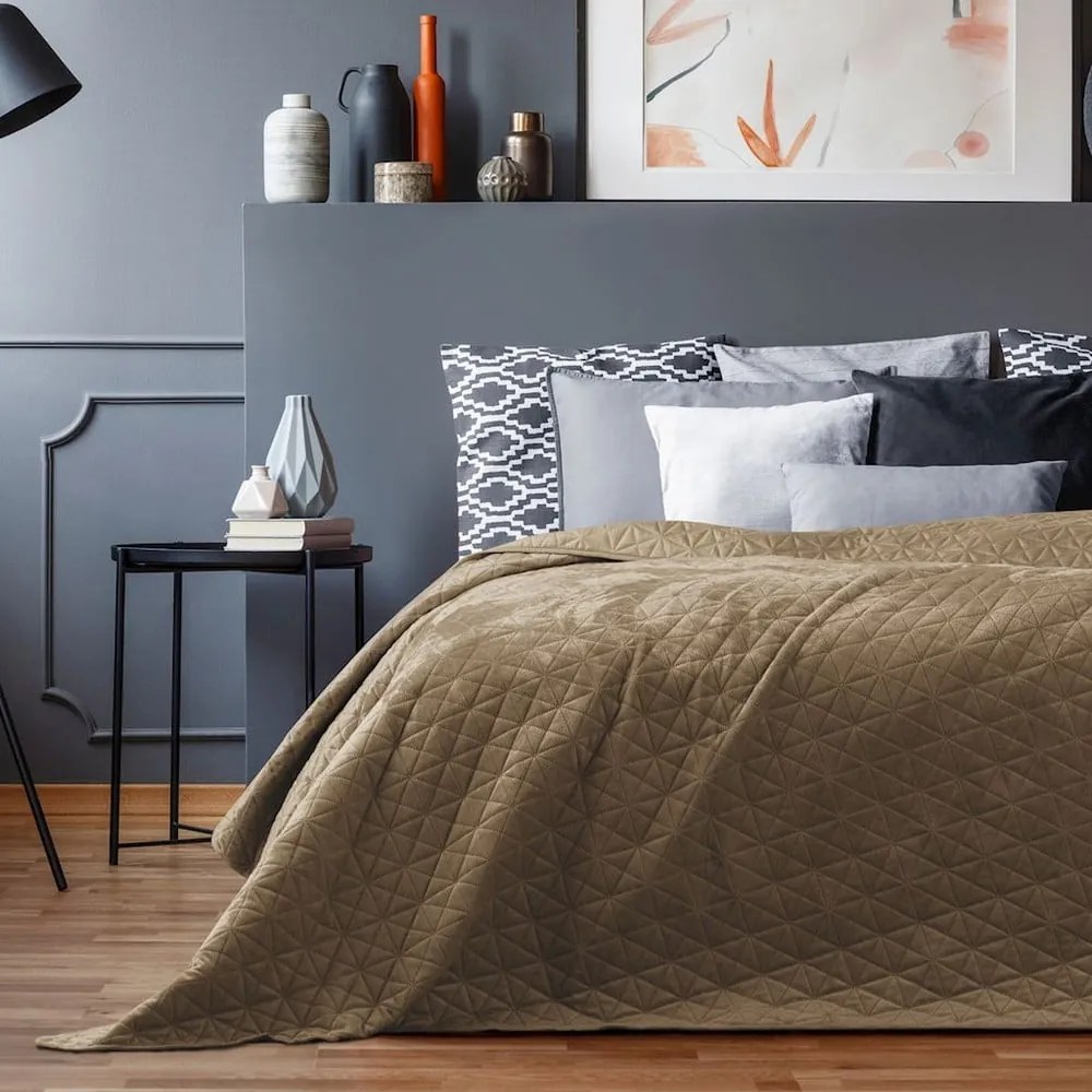 Cuvertură maro deschis matlasată din catifea 170x210 cm Laila – AmeliaHome