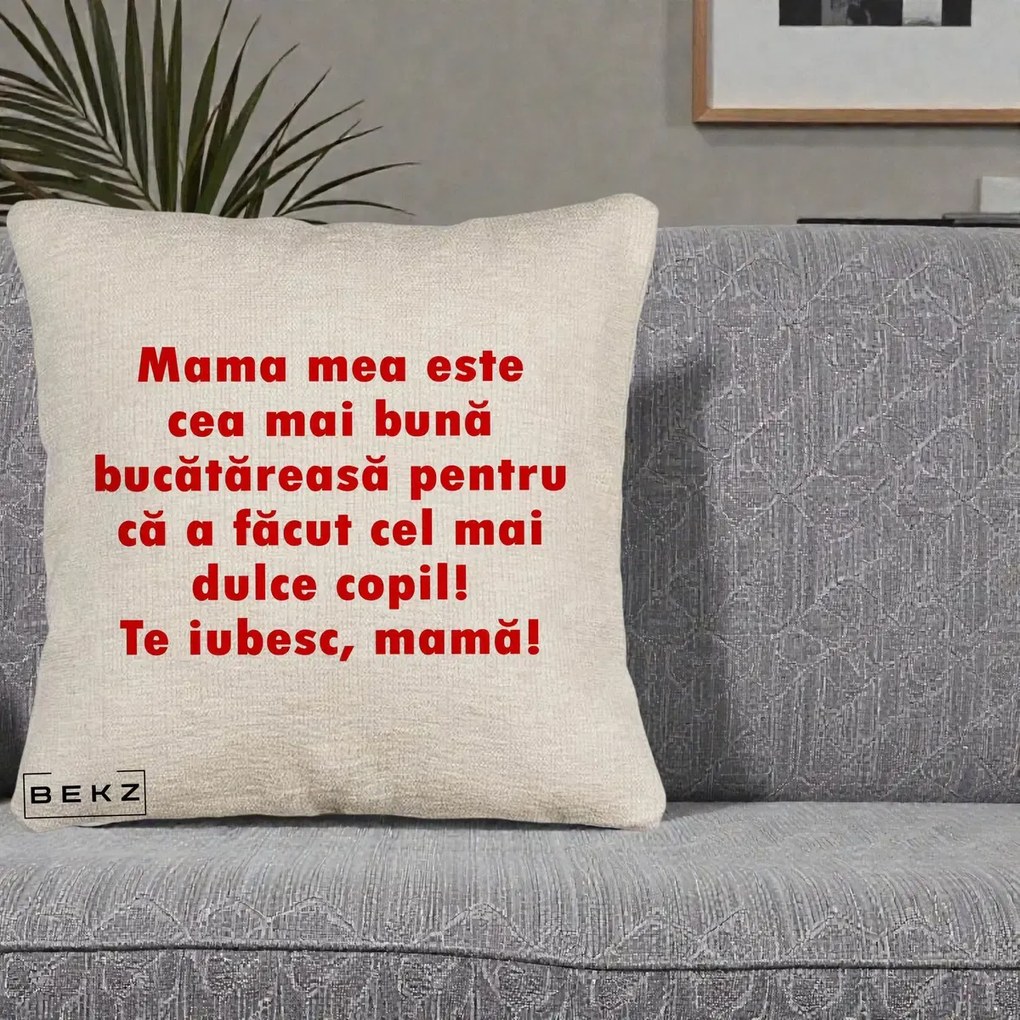Cadou pentru Mama - Perna Personalizata Mama cea Mai Buna Bucatareasa, 40x40 cm, Bej Canapea, Husa Detasabila, Perna Inclusa, BEKZ®