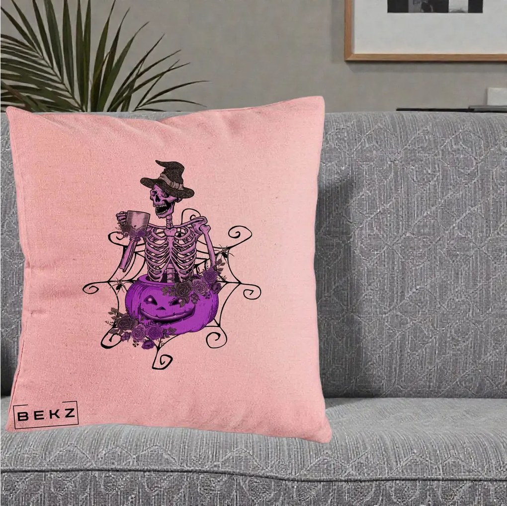 Perna Decorativa Schelet Vrajitor cu Dovleac Violet Halloween, 40x40 cm, Roz, Husa Detasabila, Perna Inclusa, BEKZ®