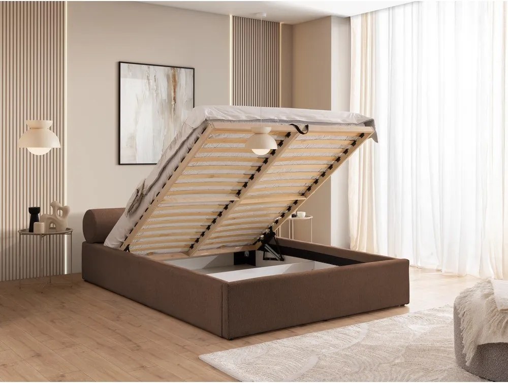 Pat matrimonial maro tapițat cu spațiu de depozitare cu somieră 180x200 cm Cille – Ropez