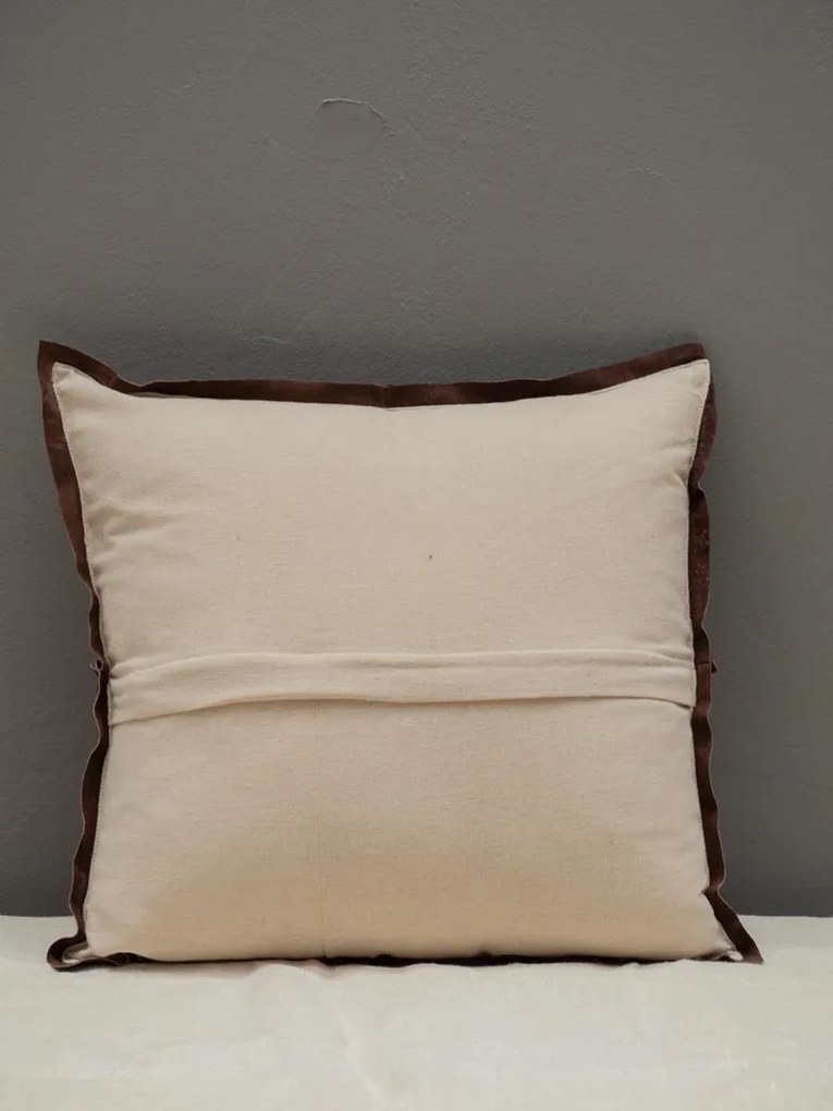 Perna decorativa, din piele naturala, Her 45x45cm