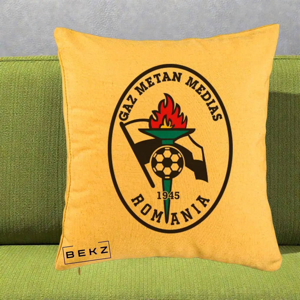 Perna Personalizata Gaz Metan Medias 1945 Fotbal, 40x40 cm, Galben, Husa Detasabila, Perna Inclusa, BEKZ®