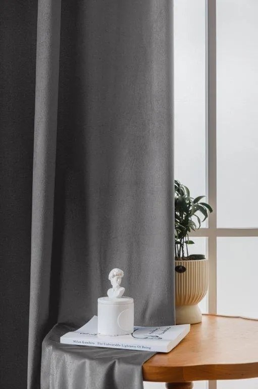 Draperie opaca gri deschis VELVET 140x250 cm Agatat: Inele metalice