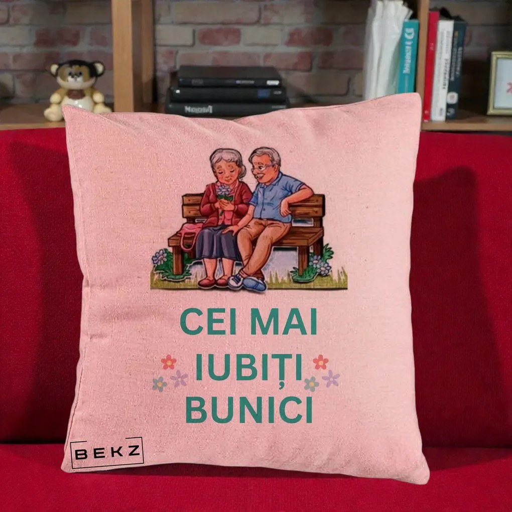 Cadou pentru Bunici - Perna Personalizata Cei Mai Iubiti Bunici Cuplu pe Banca Ilustratie, 40x40 cm, Roz, Husa Detasabila, Perna Inclusa, BEKZ®
