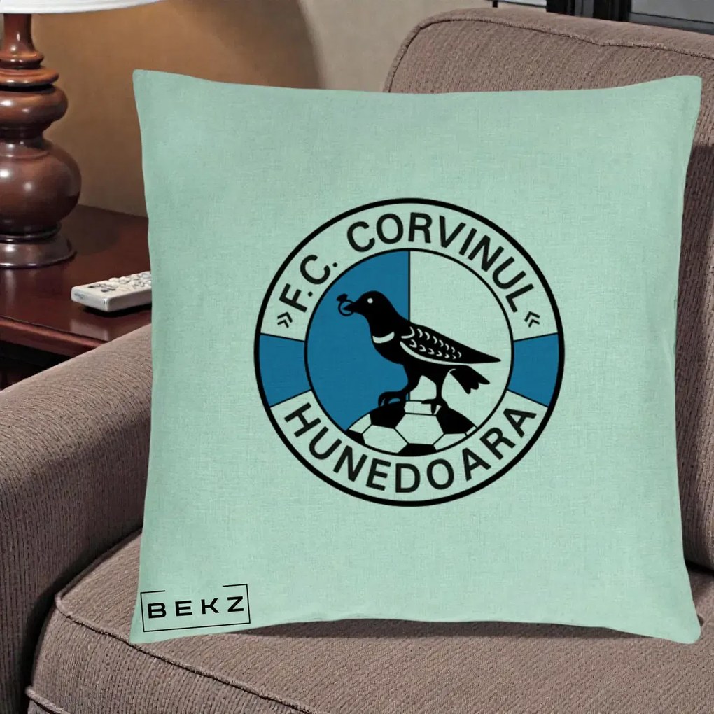 Perna Personalizata FC Corvinul Hunedoara Fotbal, 40x40 cm, Verde Menta, Husa Detasabila, Perna Inclusa, BEKZ®