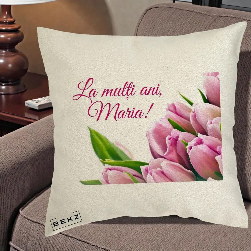 Cadou de Onomastica - Perna Personalizata La Multi Ani Maria Lalele, 40x40 cm, Ecru, Husa Detasabila, Perna Inclusa, BEKZ®