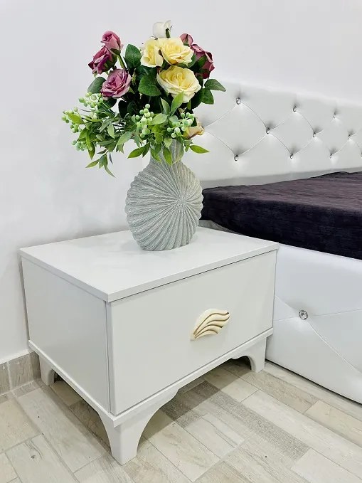 Dormitor Erika / Madrid, culoare alb, cu pat tapiterie alba 140 x 200, dulap 150 cm, comoda si 2 noptiere
