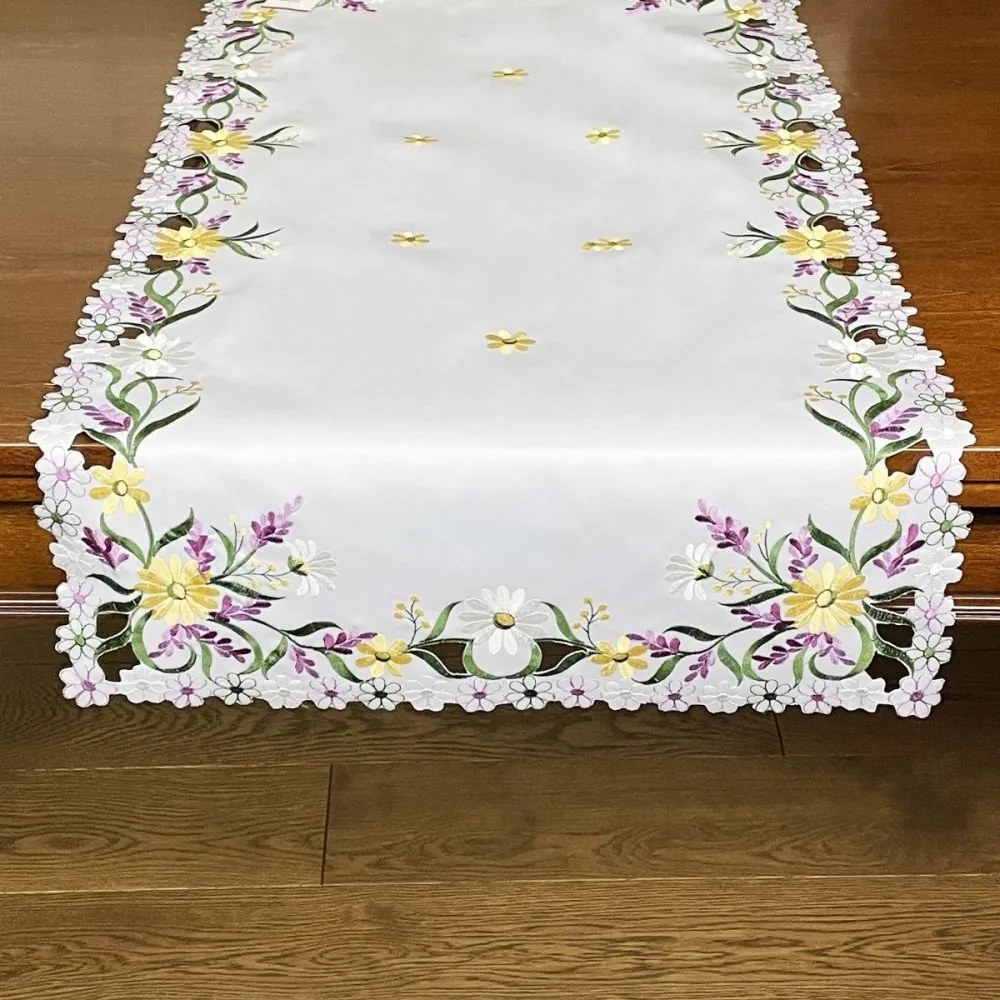 Traversa pentru masa albă cu broderie delicată de flori de primăvară Lățime: 40 cm | Lungime: 160 cm