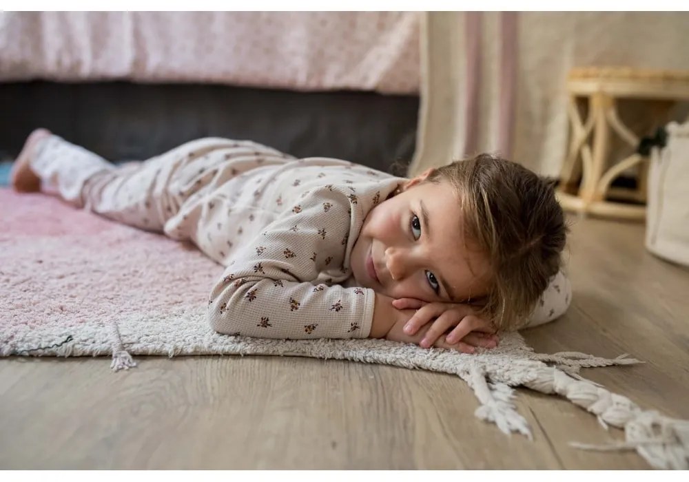 Covor pentru copii roz lavabil/țesut manual din bumbac 100x150 cm Ramona the Radish – Lorena Canals