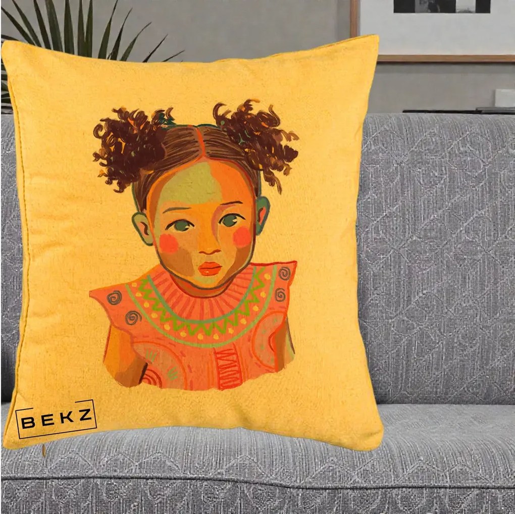 Perna Decorativa Fetita Vesela Portret Colorat, 40x40 cm, Galben, Husa Detasabila, Perna Inclusa, BEKZ®